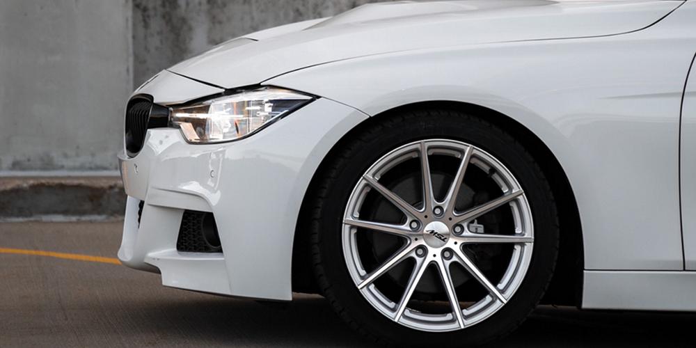 BMW 330i